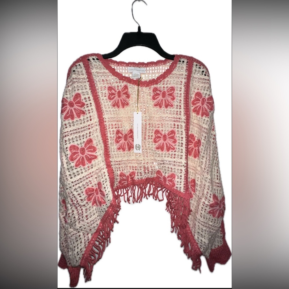 HOUSE OF HARLOW SHRUG SHAWL NWTS Floral Crochet Fringe Sweater - Pink and Cream